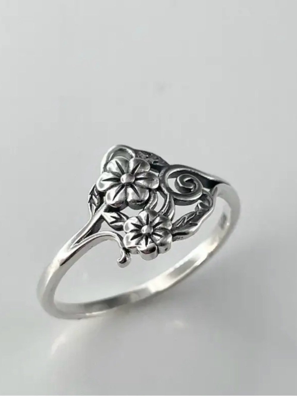 Delicate Floral Filigree Ring in Silver